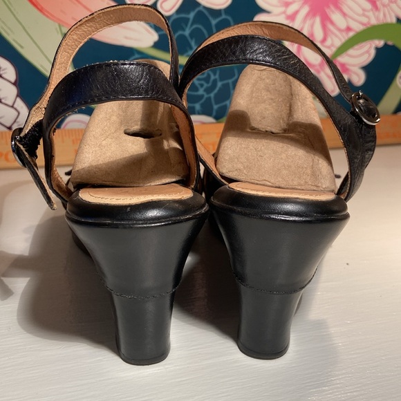 Strictly Comfort Black Leather Wedge Sandals W81/2 - Picture 3 of 8